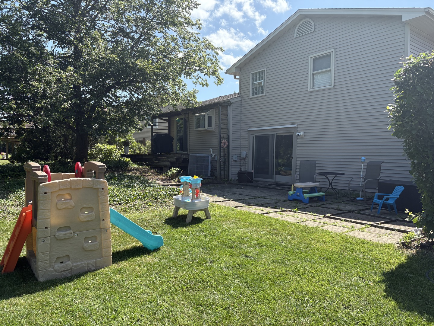 1487 Kathleen Way, Elk Grove Village, IL 60007