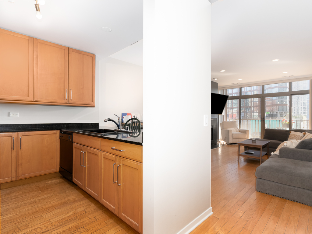 400 N Clinton Street #605, Chicago, IL 60654