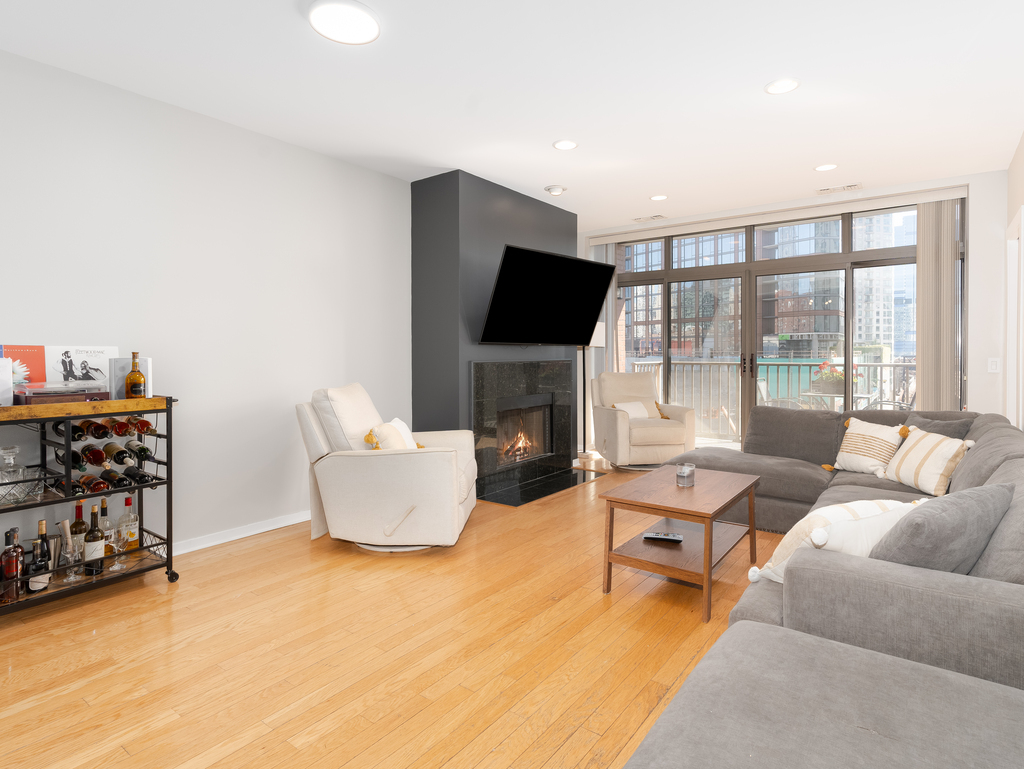 400 N Clinton Street #605, Chicago, IL 60654