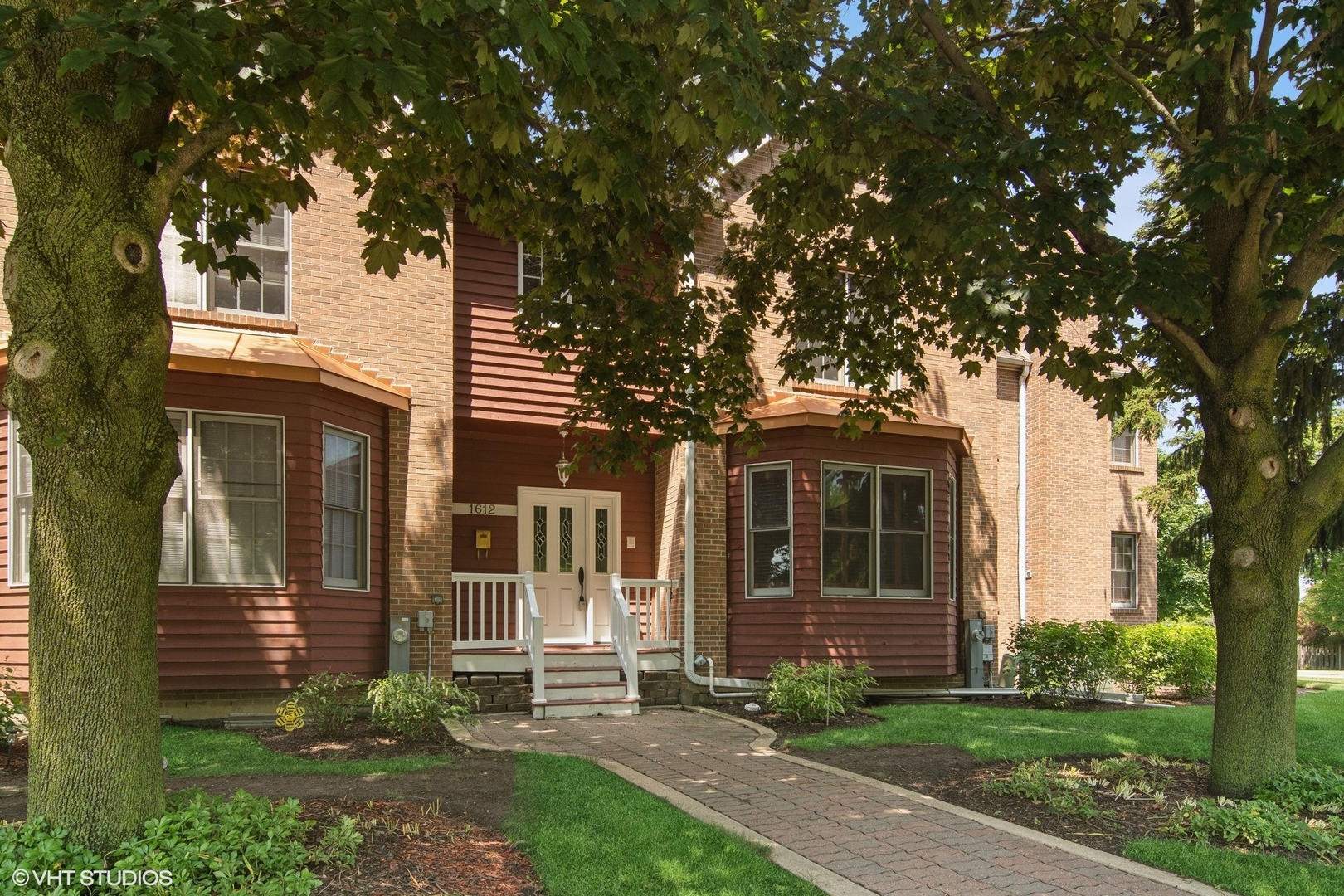 1612 N Clarence Avenue, Arlington Heights, IL 60004