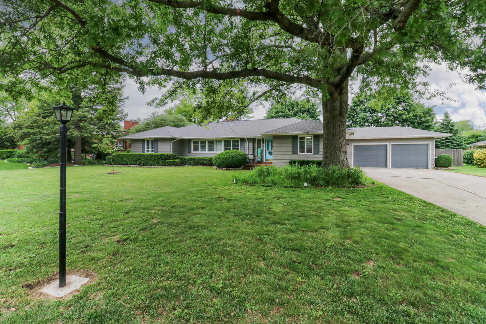 2106 E Taylor Street, Bloomington, IL 61701