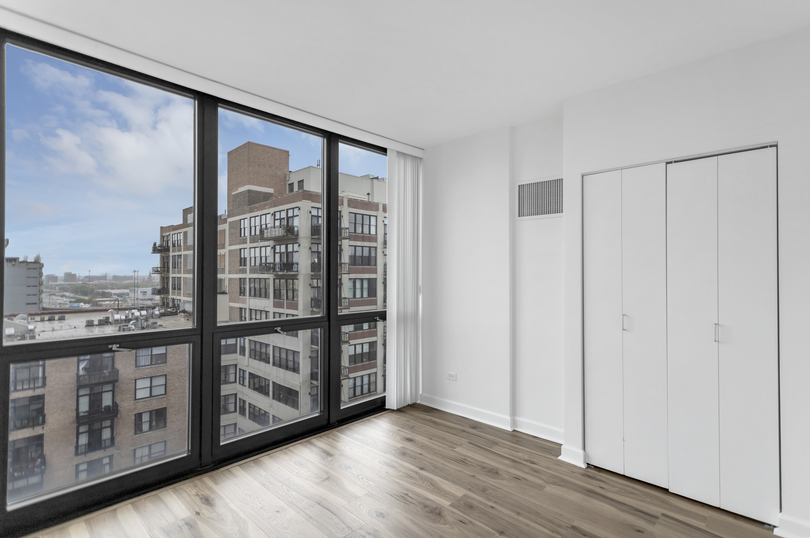 210 S Desplaines Street #1102, Chicago, IL 60661