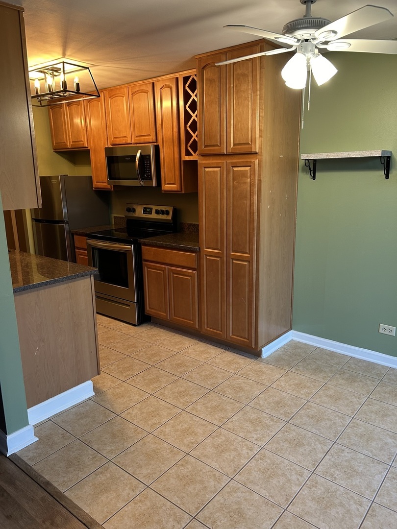 6000 Oakwood Drive #1E, Lisle, IL 60532