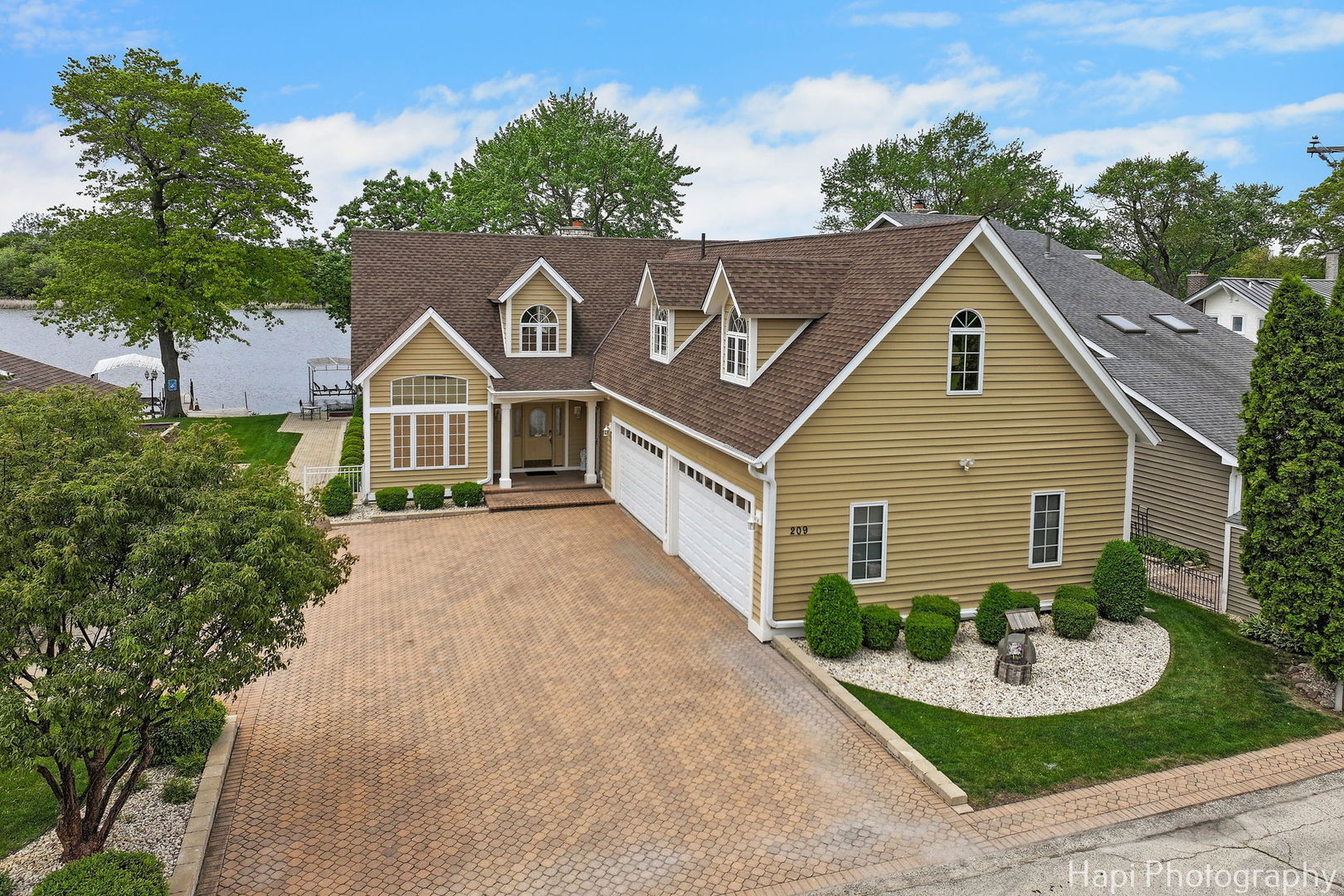209 S Emerald Drive, McHenry, IL 60051