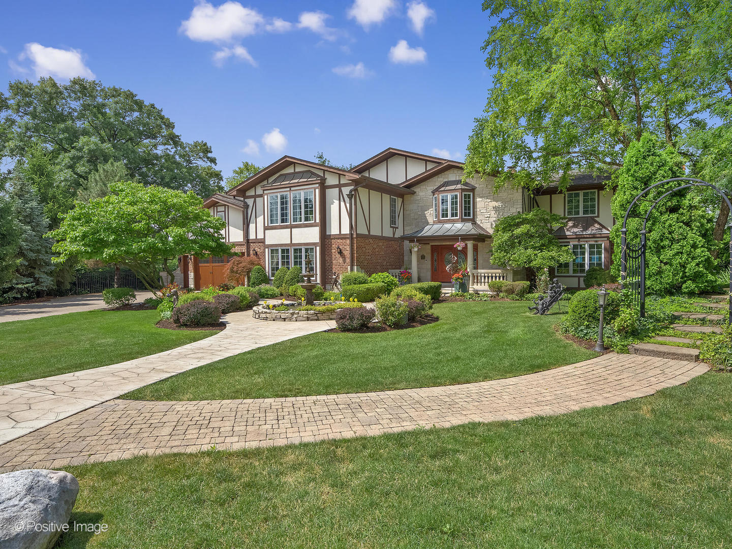 6 Swaps Court, Oak Brook, IL 60523