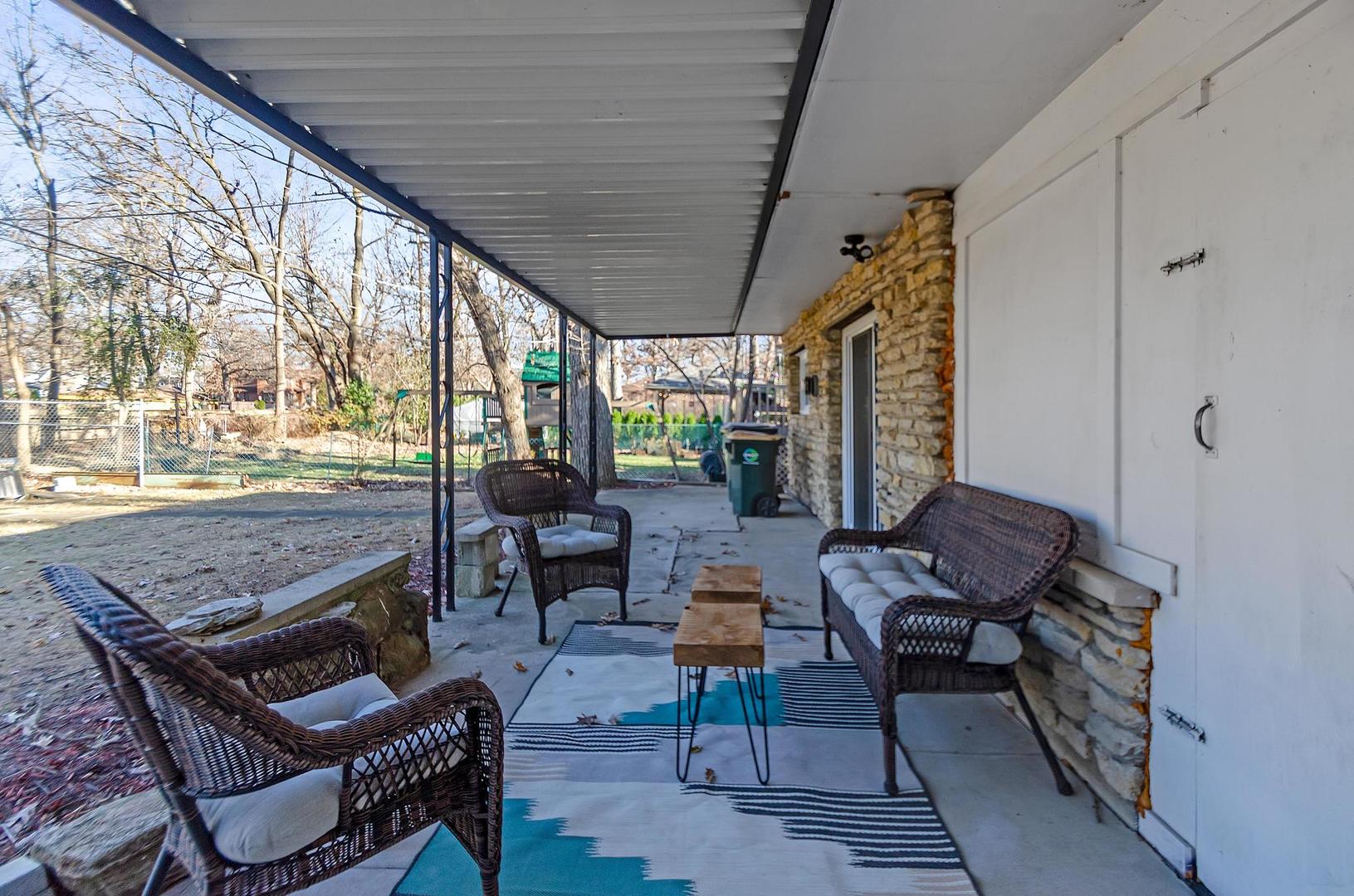 2200 W Crescent Avenue, Park Ridge, IL 60068