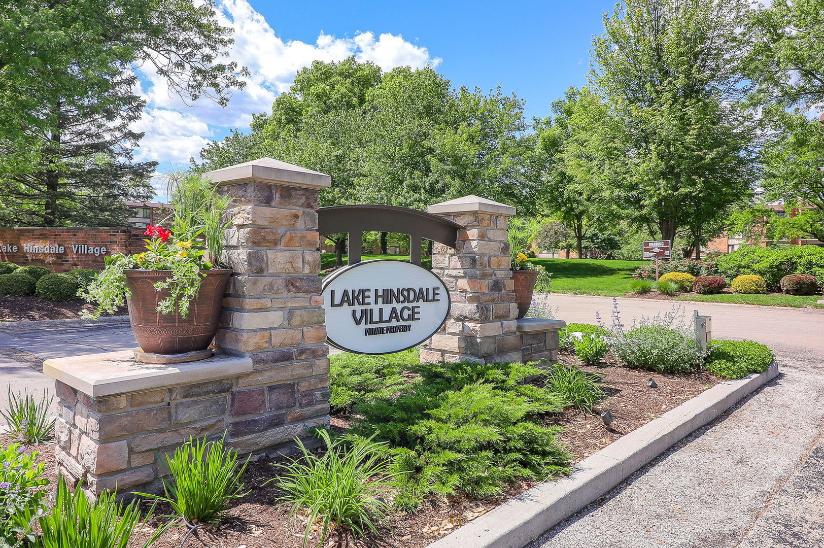 601 Lake Hinsdale Drive #411, Willowbrook, IL 60527