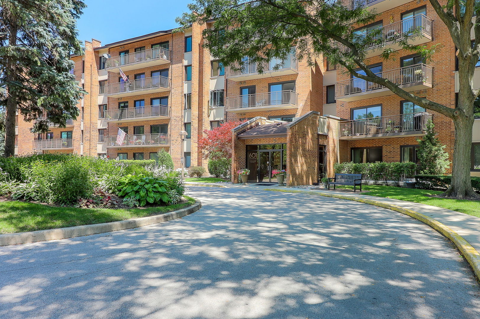 601 Lake Hinsdale Drive #411, Willowbrook, IL 60527