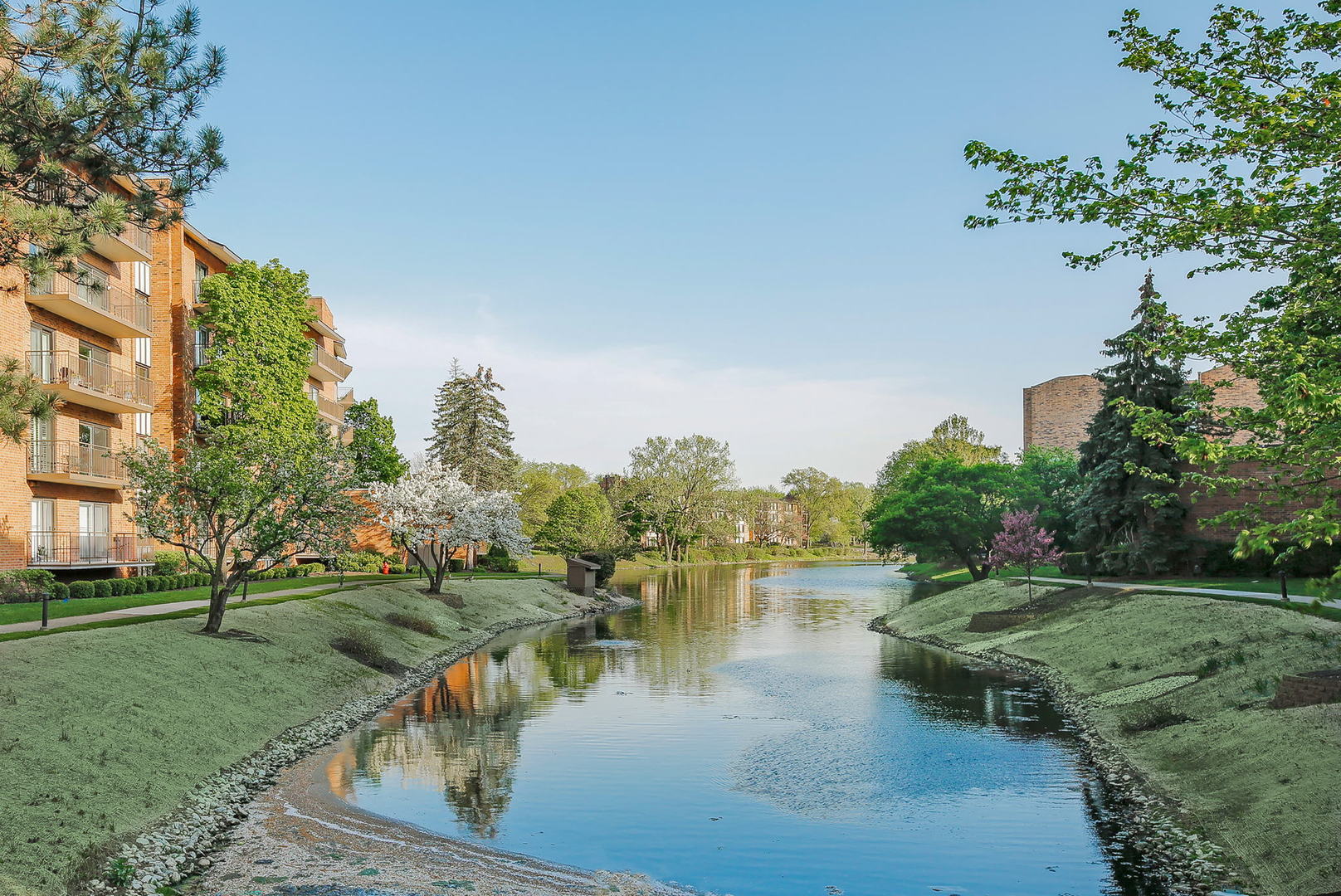 601 Lake Hinsdale Drive #511, Willowbrook, IL 60527