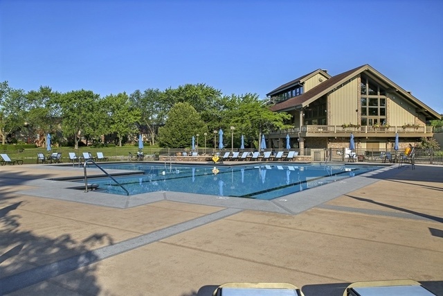 601 Lake Hinsdale Drive #511, Willowbrook, IL 60527