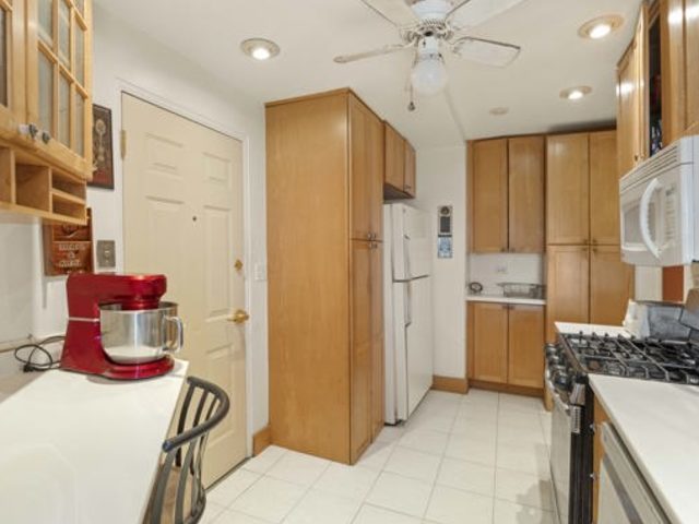 7321 S South Shore Drive #11-B, Chicago, IL 60649