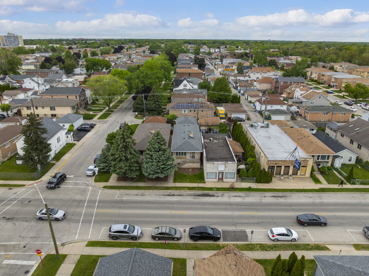 6856 W Montrose Avenue, Harwood Heights, IL 60706