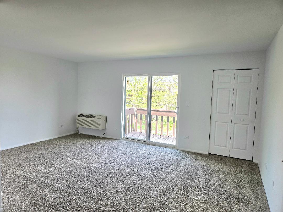 264 12th Street #F, Wheeling, IL 60090