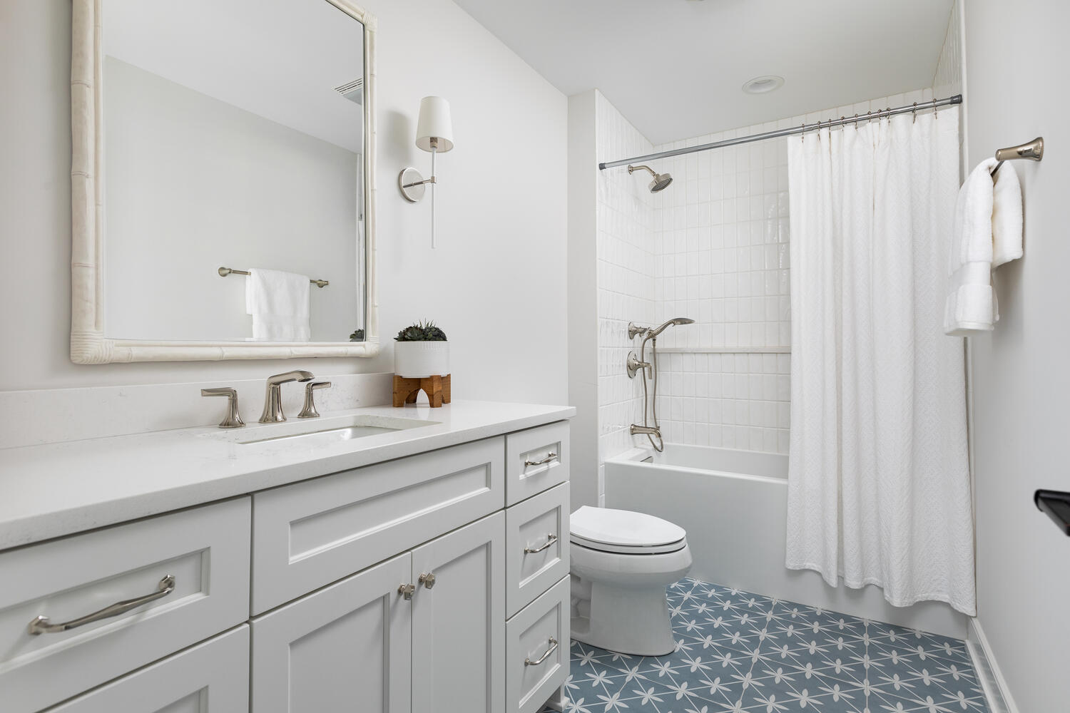 706 S Loomis Street, Naperville, IL 60540