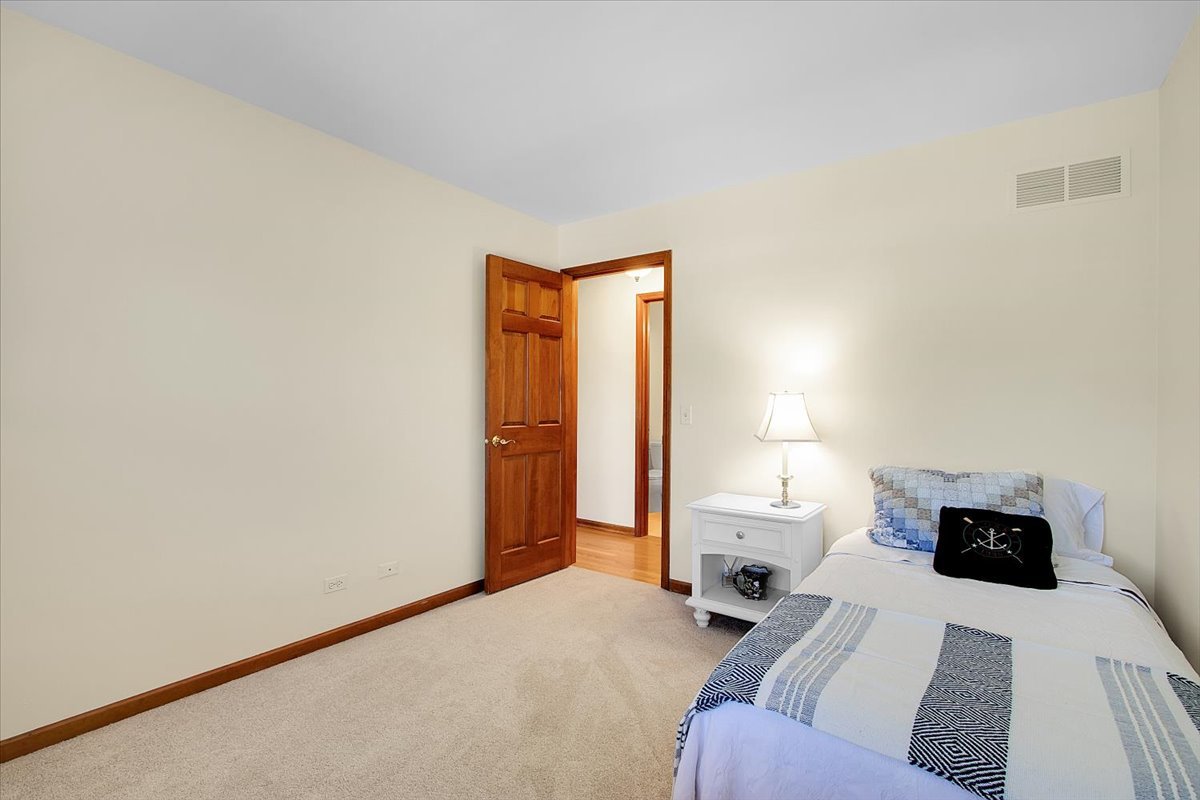 2551 Doncaster Drive, Aurora, IL 60504