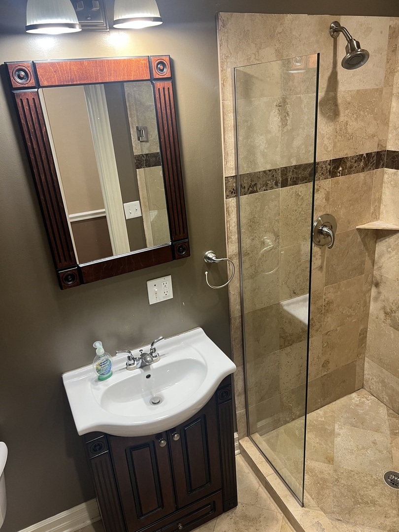 1363 E 64th Street #2, Chicago, IL 60637
