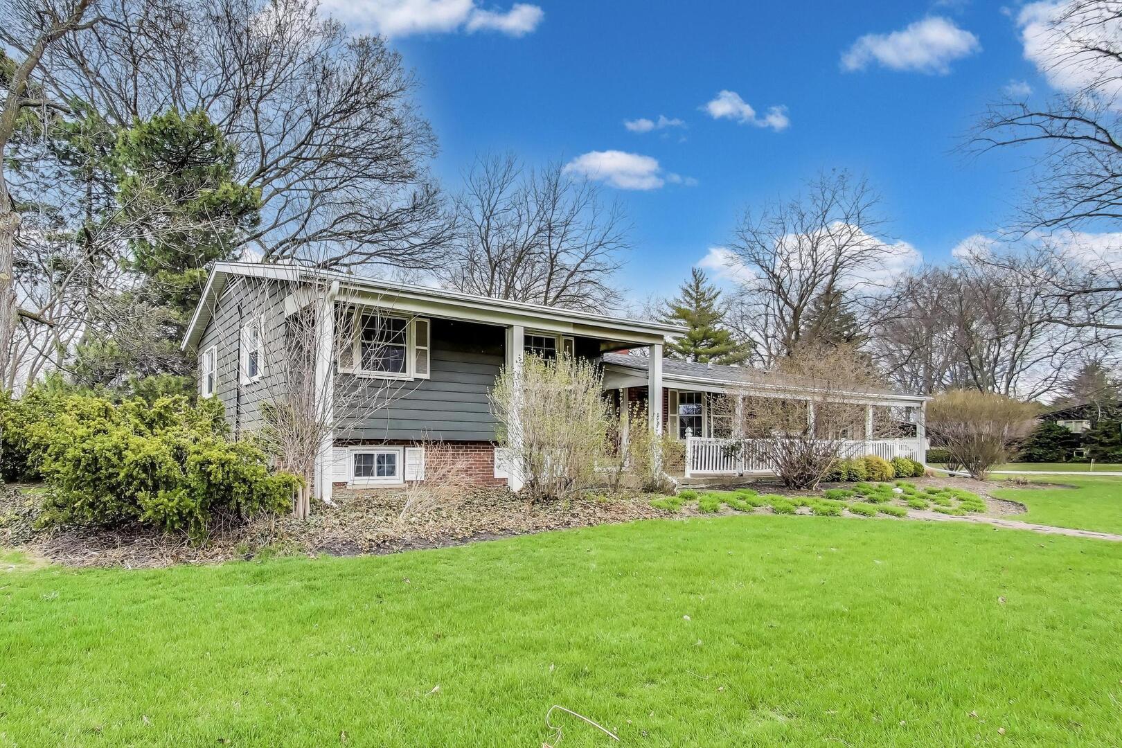 708 S Edgewood Lane, Mount Prospect, IL 60056