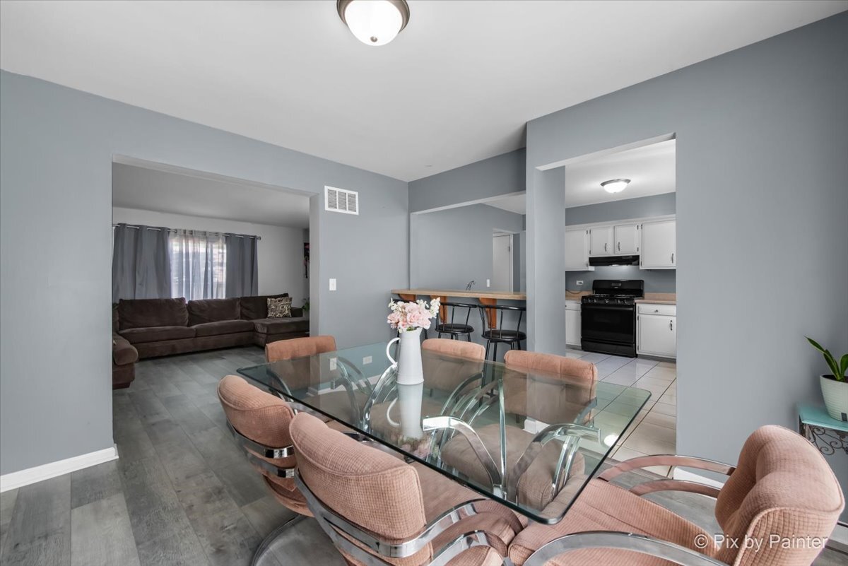 285 Colony Green Drive, Bloomingdale, IL 60108
