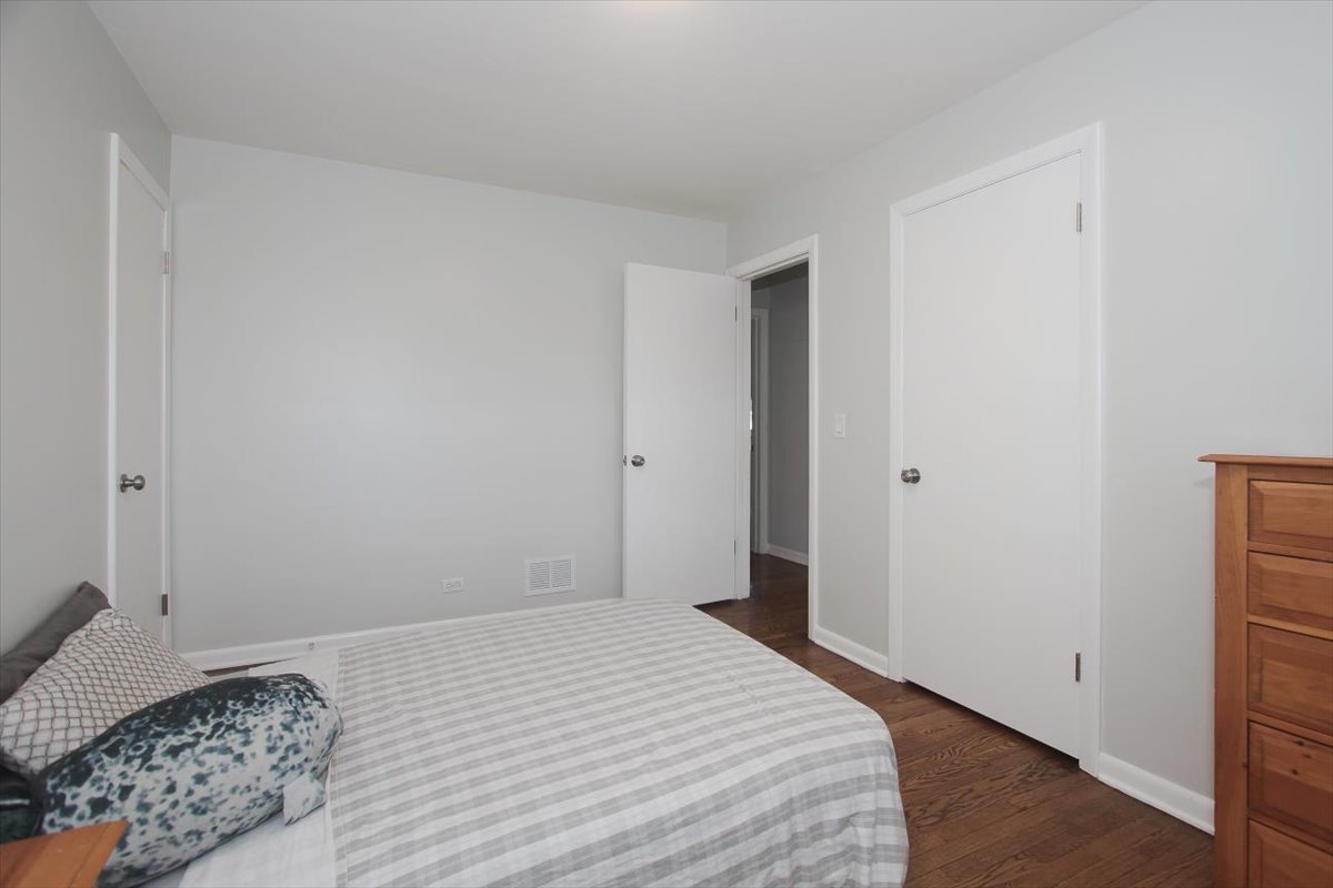 108 N Ardmore Avenue, Villa Park, IL 60181