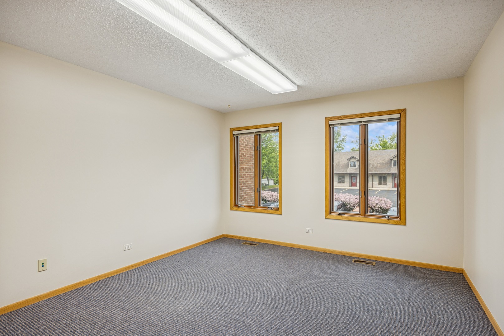 2050 Larkin Avenue #200-201, Elgin, IL 60123