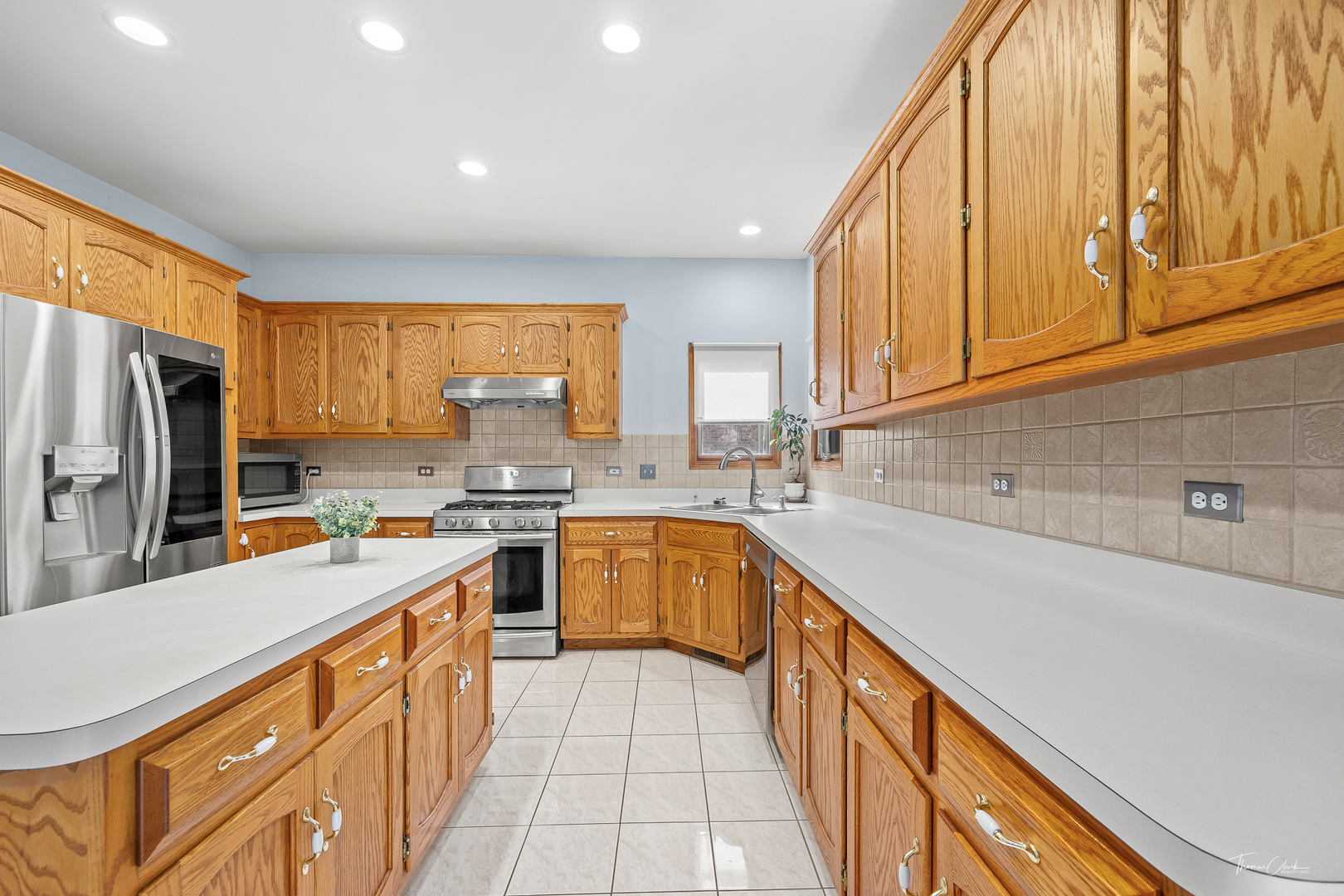 2048 Westbury Drive, Woodridge, IL 60517