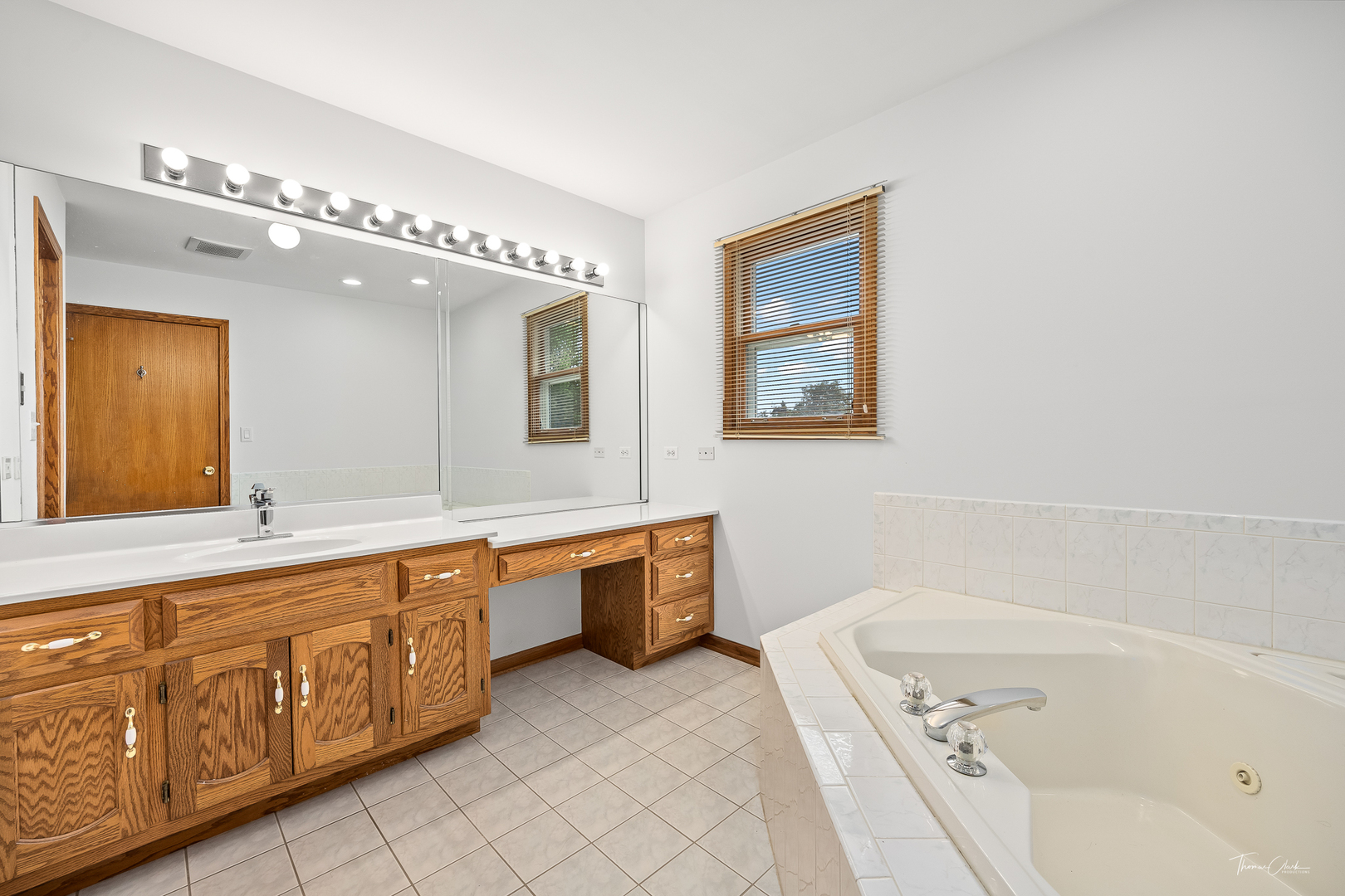 2048 Westbury Drive, Woodridge, IL 60517