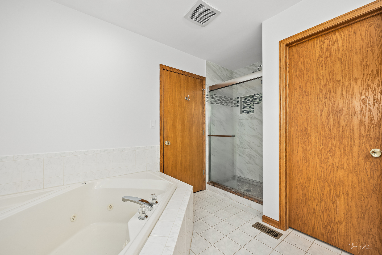 2048 Westbury Drive, Woodridge, IL 60517