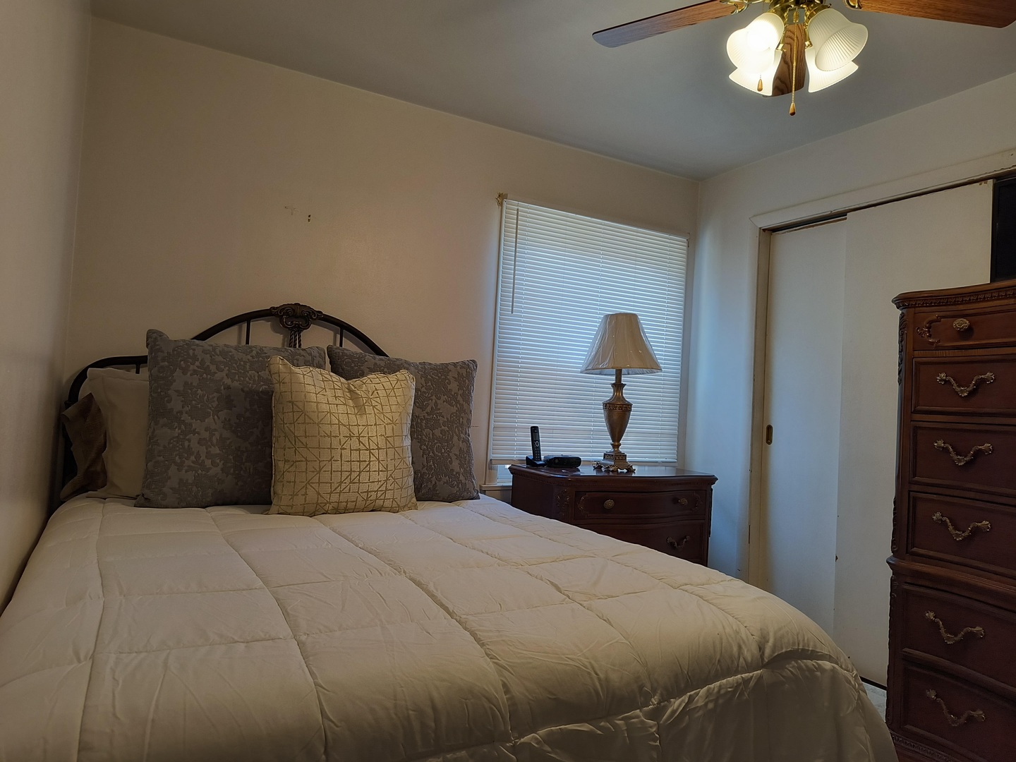 10153 S Saint Lawrence Avenue, Chicago, IL 60628