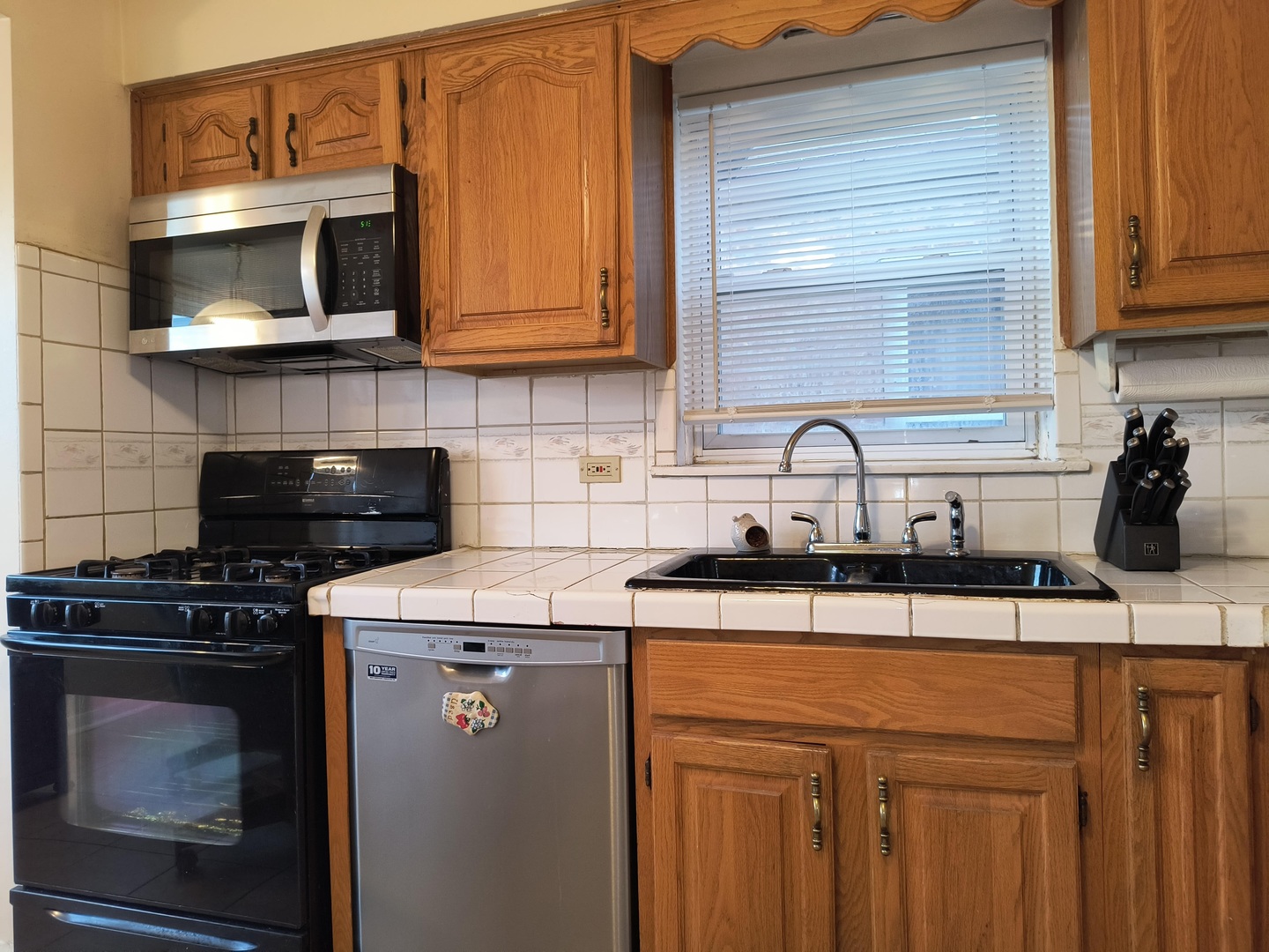 10153 S Saint Lawrence Avenue, Chicago, IL 60628