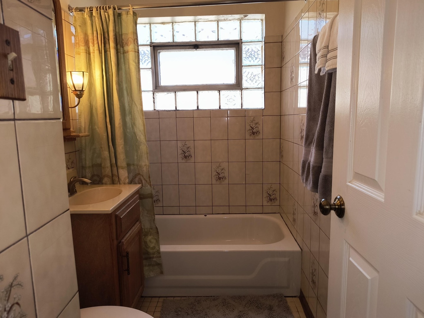 10153 S Saint Lawrence Avenue, Chicago, IL 60628