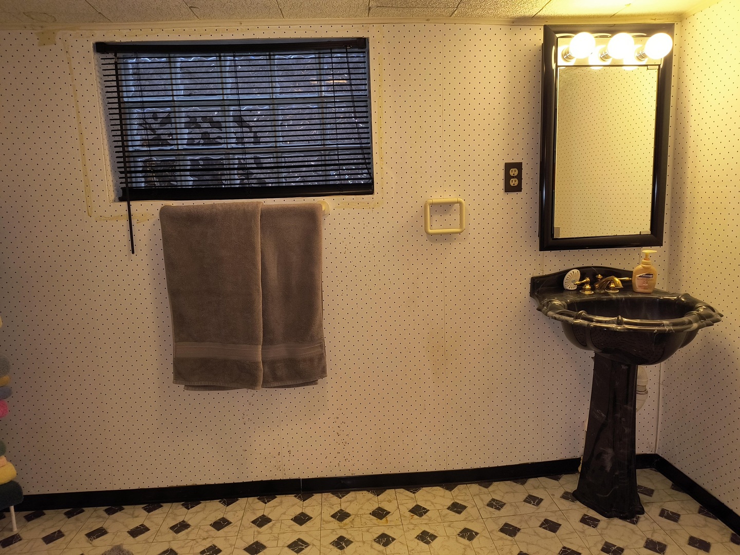 10153 S Saint Lawrence Avenue, Chicago, IL 60628