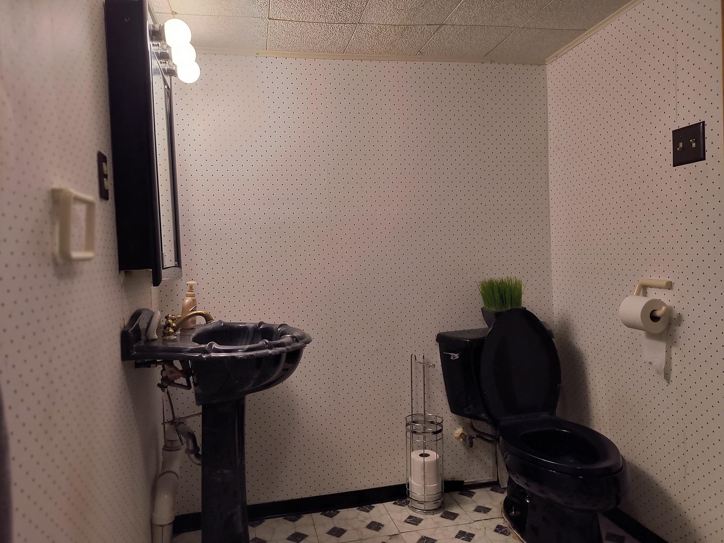 10153 S Saint Lawrence Avenue, Chicago, IL 60628