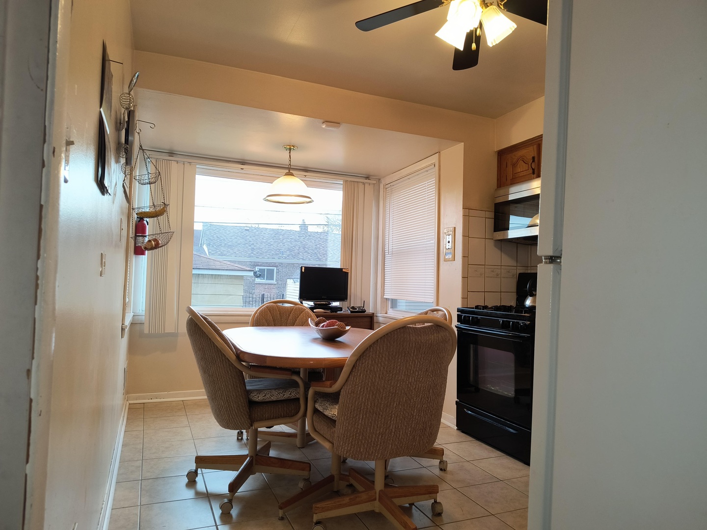 10153 S Saint Lawrence Avenue, Chicago, IL 60628