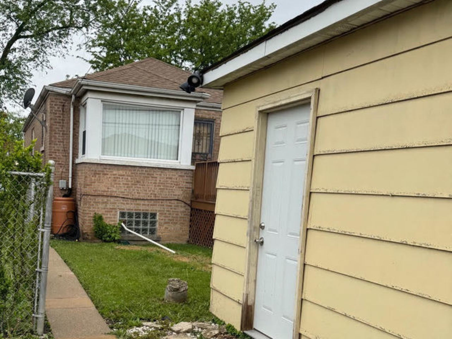 10153 S Saint Lawrence Avenue, Chicago, IL 60628