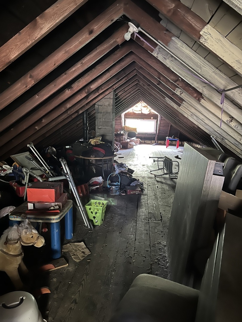 8029 S HOUSTON Avenue, Chicago, IL 60617