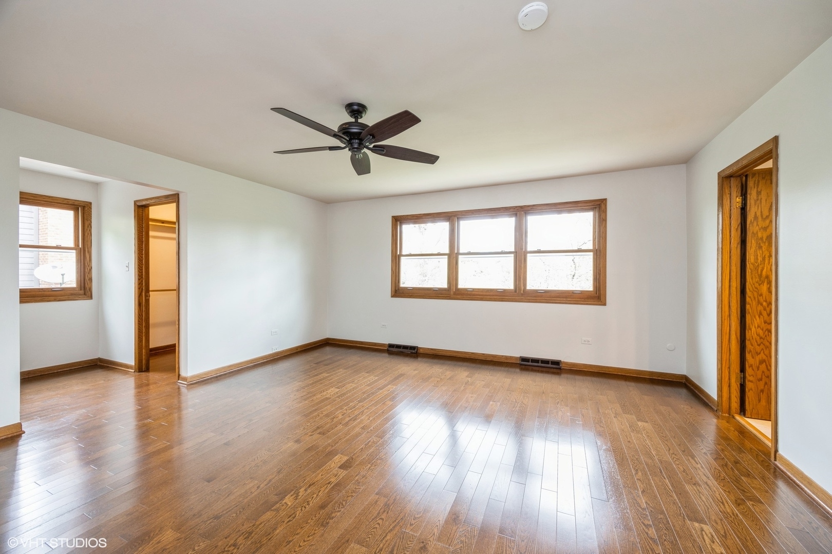 6483 IndianHead Trail, Indian Head Park, IL 60525