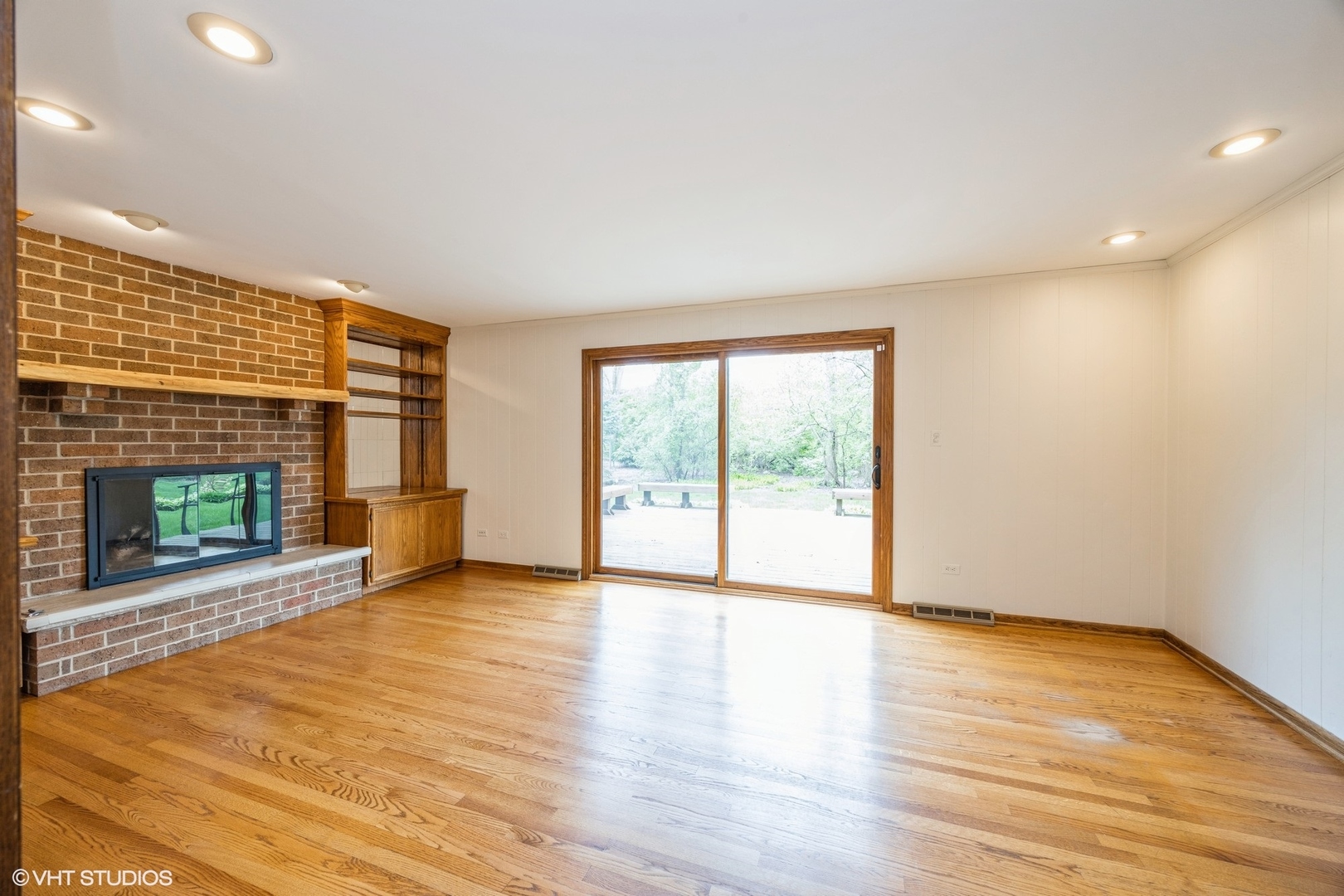 6483 IndianHead Trail, Indian Head Park, IL 60525