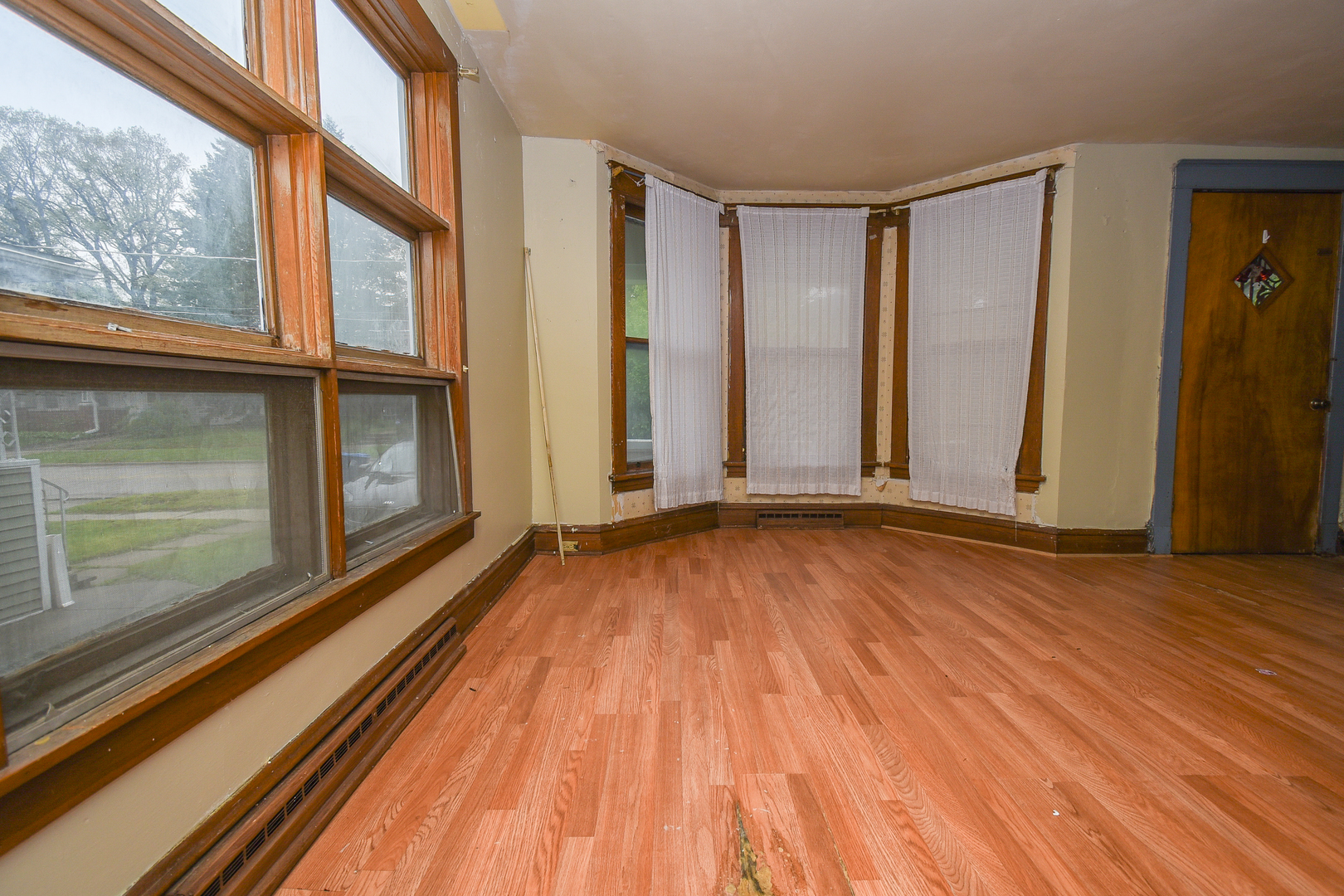 937 N County Street, Waukegan, IL 60085
