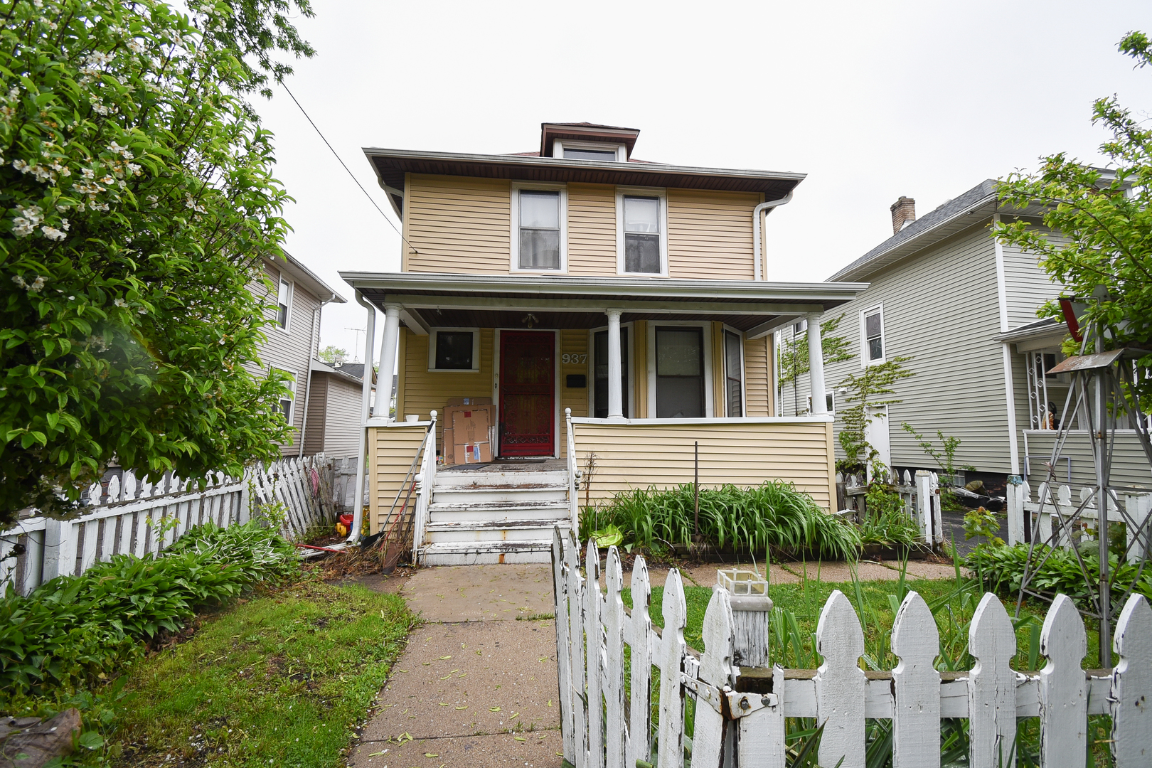 937 N County Street, Waukegan, IL 60085