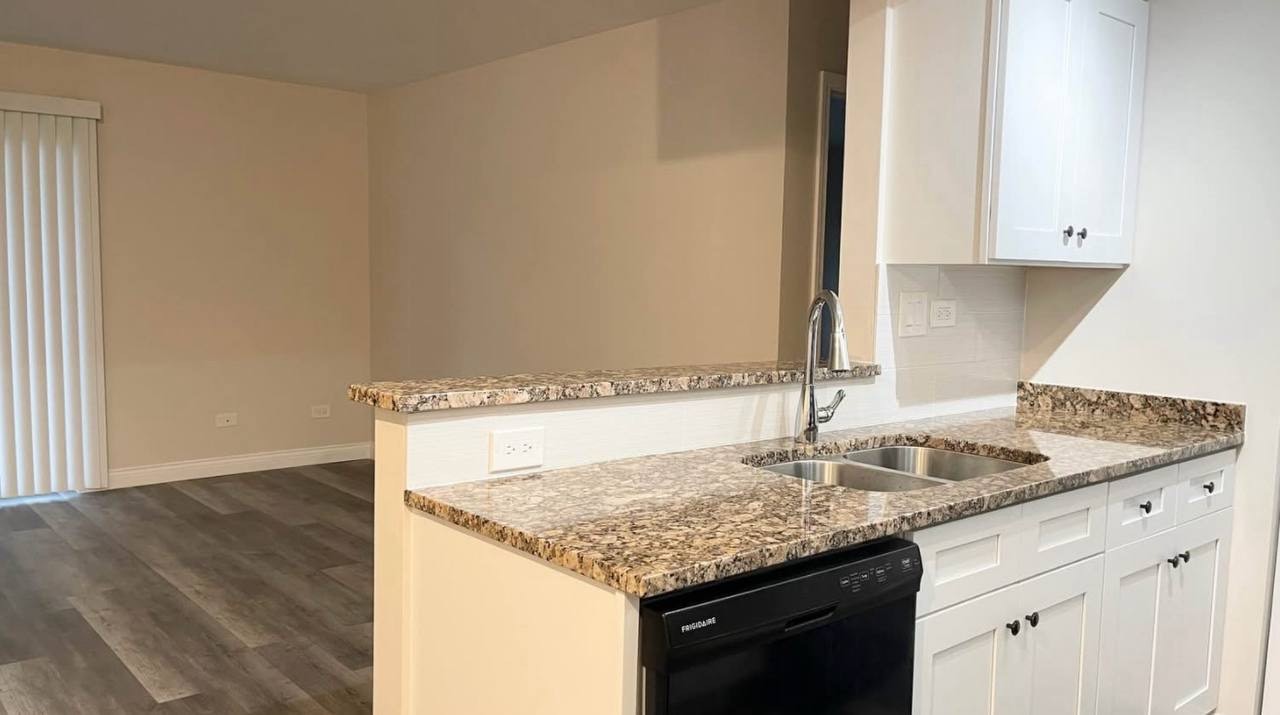 633 VIRGINIA Road #116, Crystal Lake, IL 60014