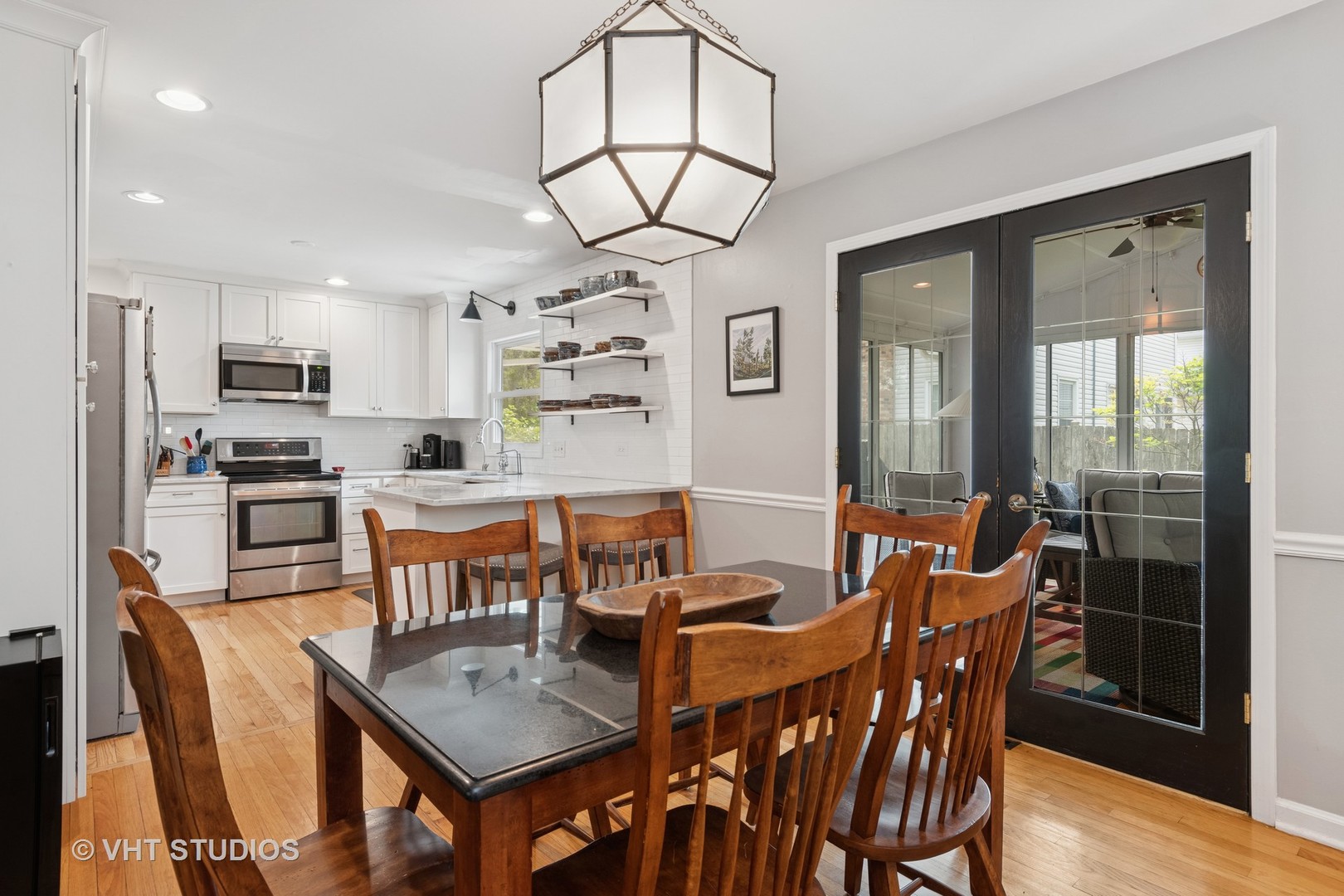 212 E 11th Avenue, Naperville, IL 60563
