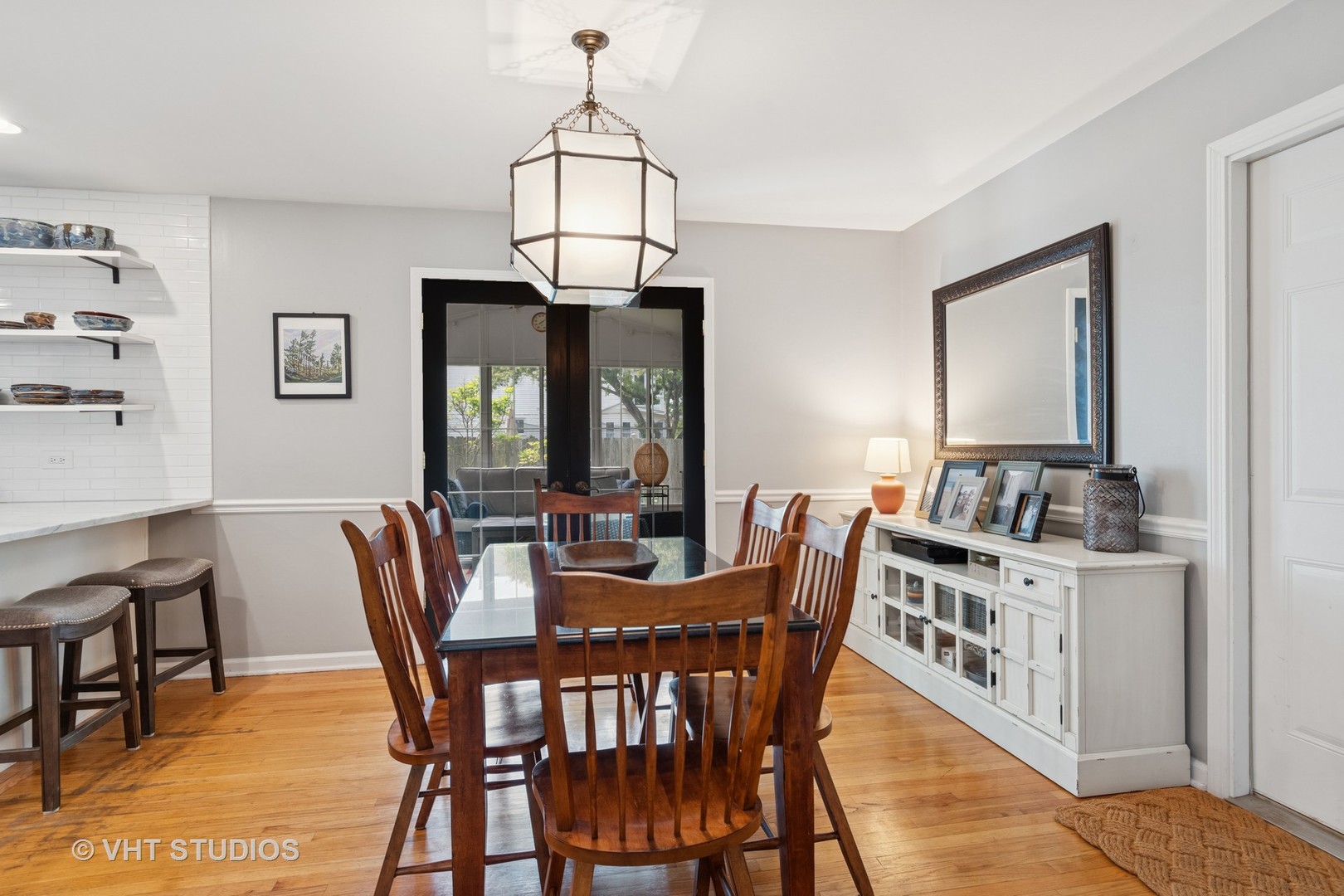 212 E 11th Avenue, Naperville, IL 60563