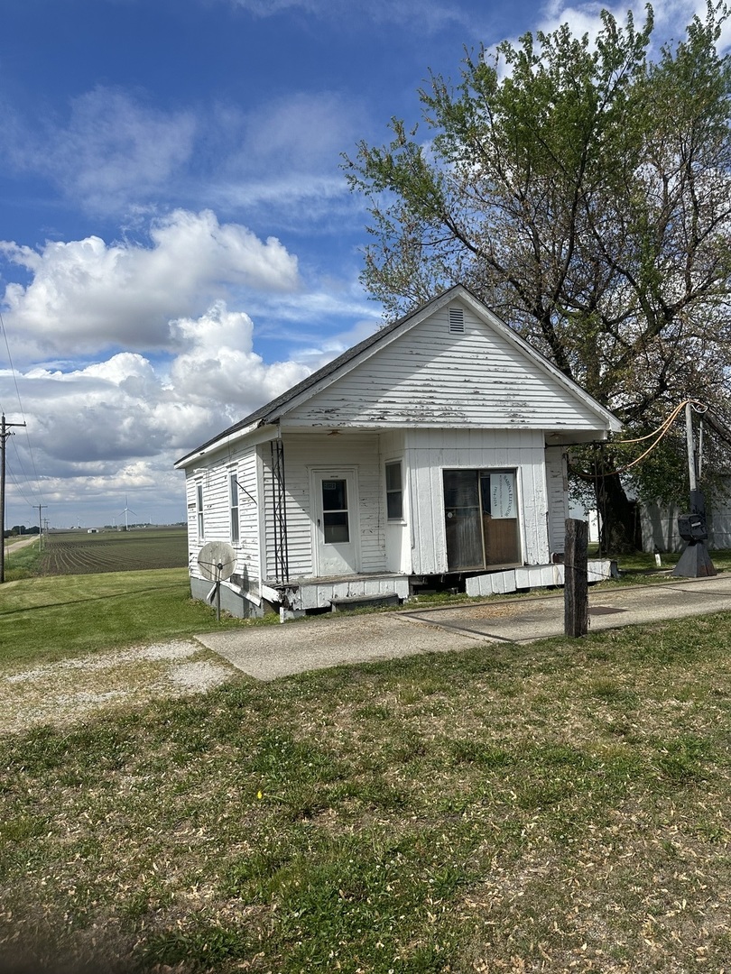 4499 N 3200 East Road, Arrowsmith, IL 61722