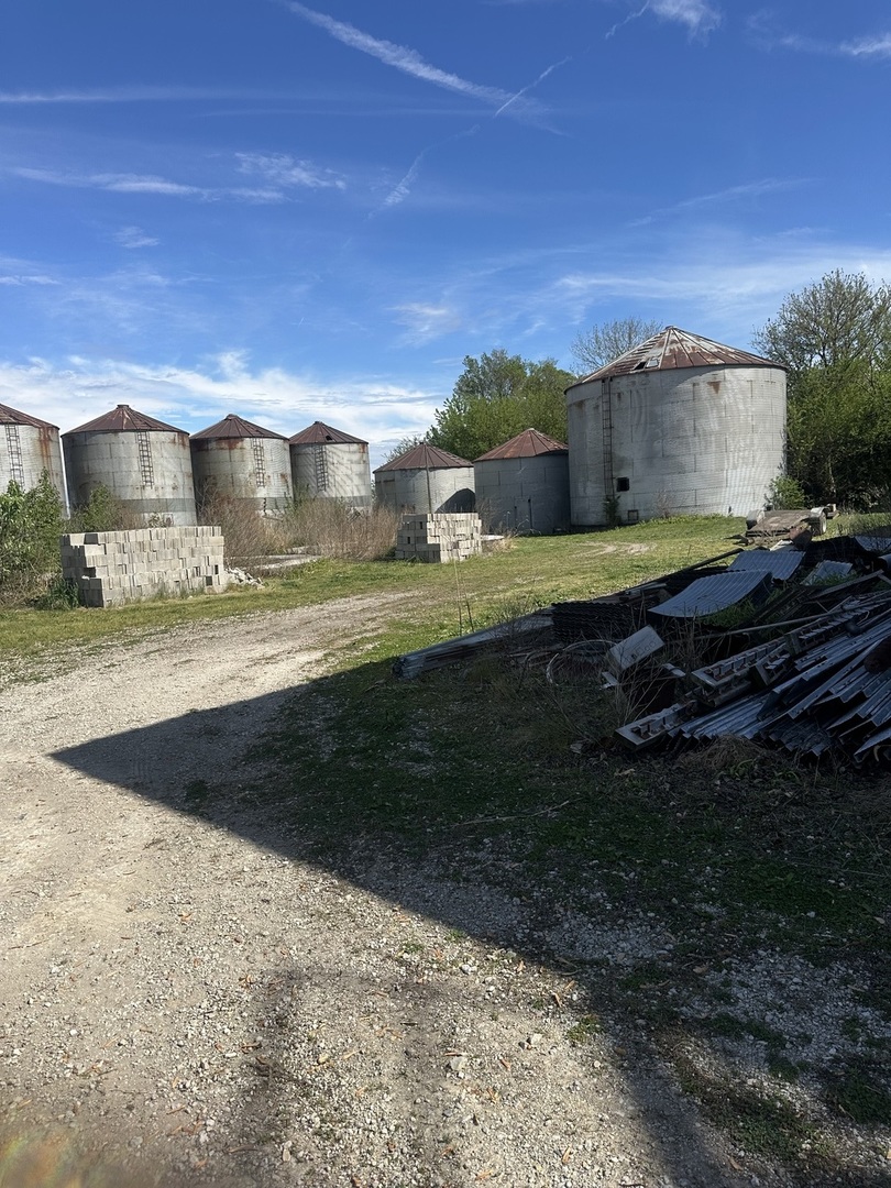 4499 N 3200 East Road, Arrowsmith, IL 61722