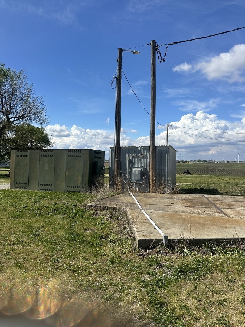 4499 N 3200 East Road, Arrowsmith, IL 61722