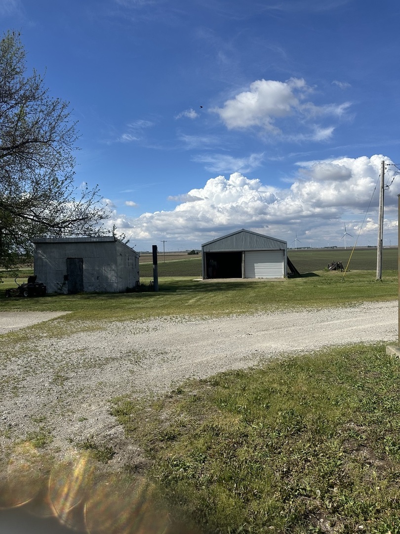 4499 N 3200 East Road, Arrowsmith, IL 61722