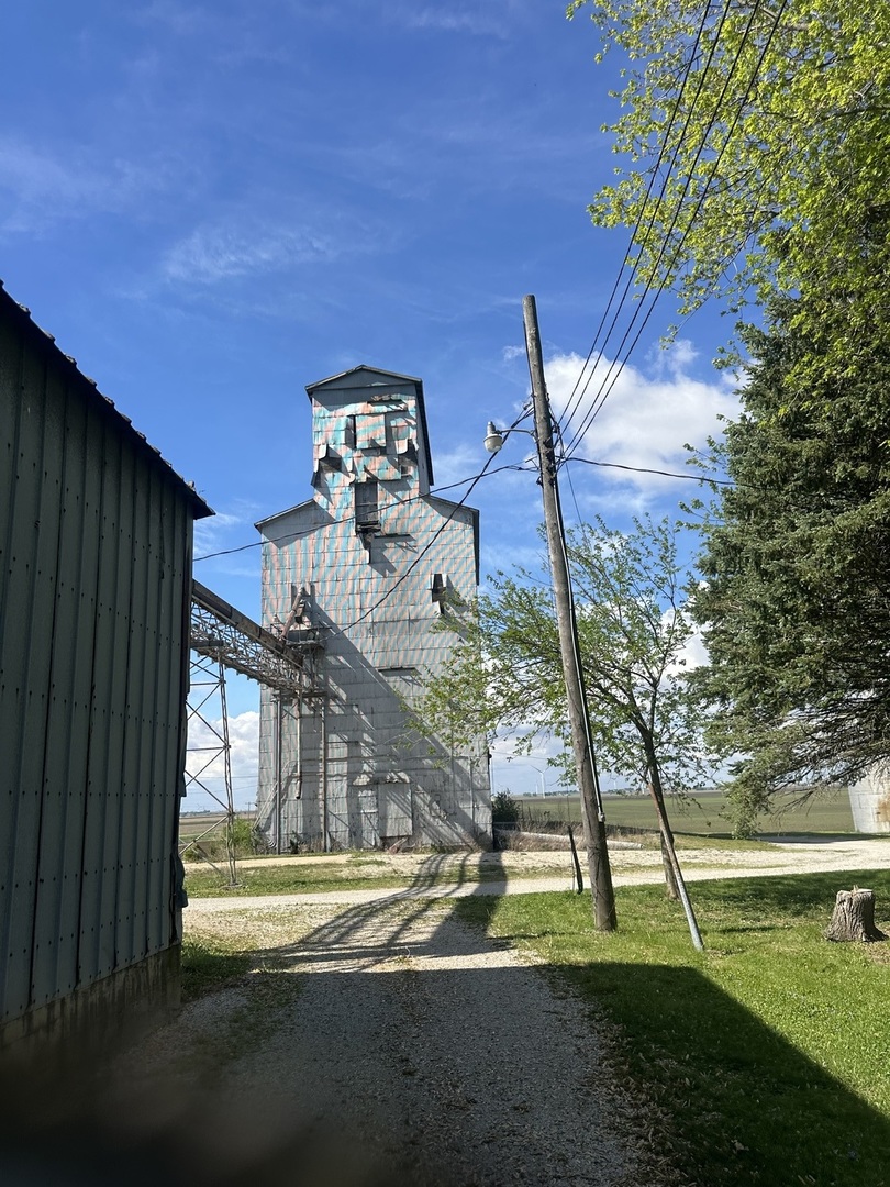 4499 N 3200 East Road, Arrowsmith, IL 61722