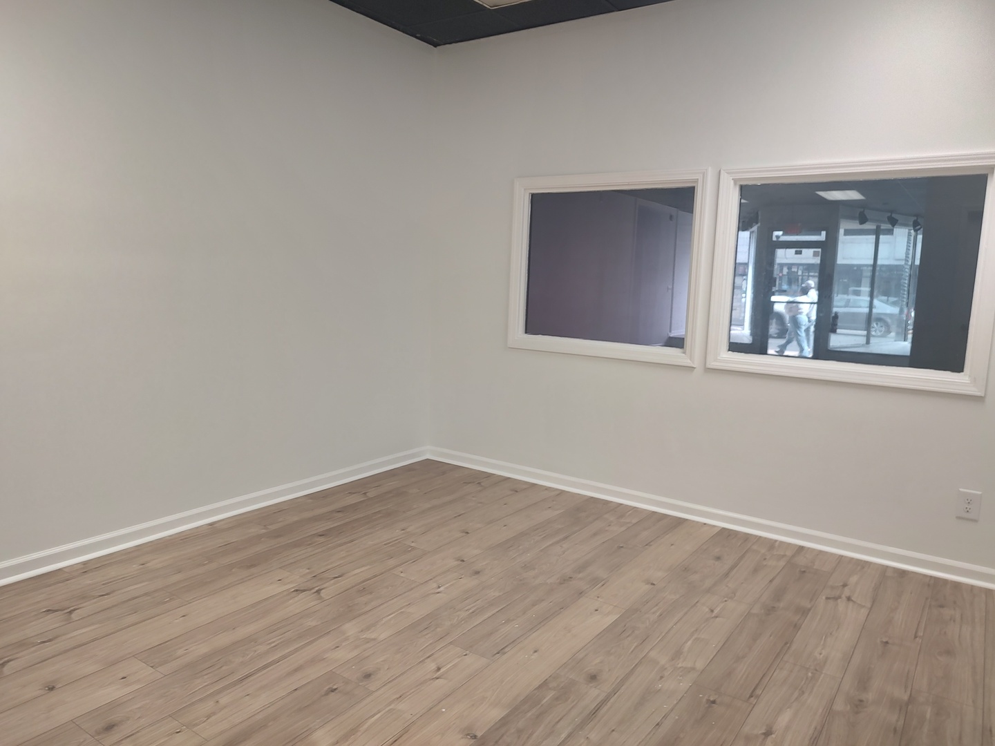 32 N Broadway Avenue, Aurora, IL 60505