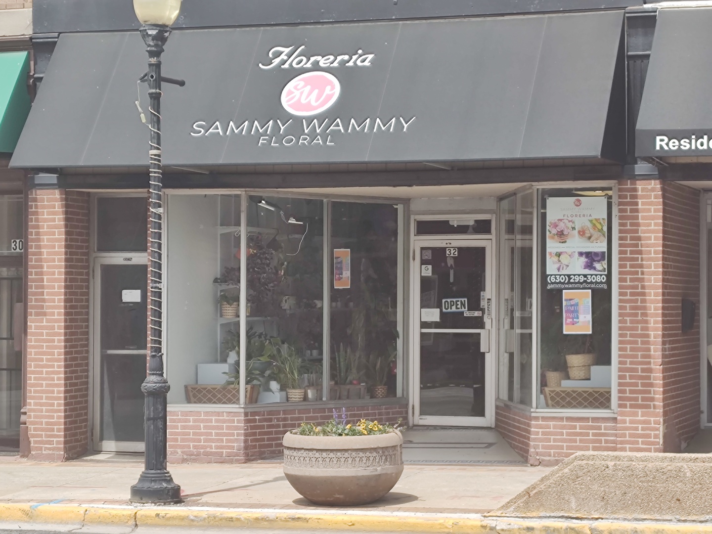 32 N Broadway Avenue, Aurora, IL 60505