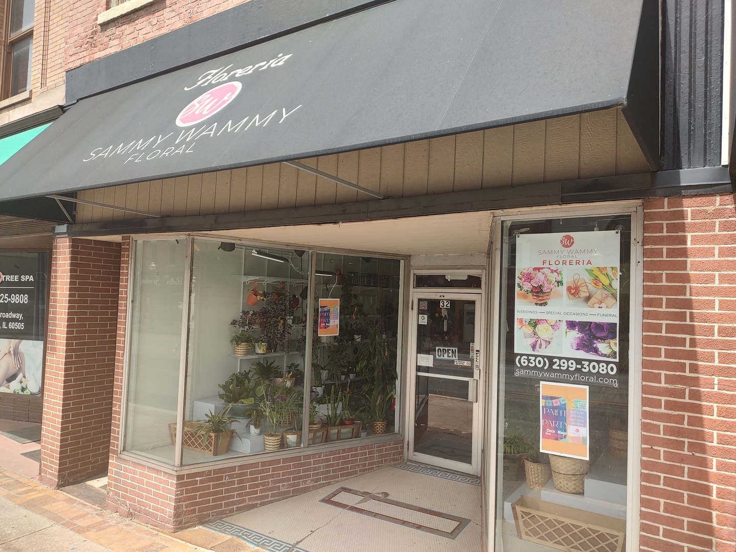 32 N Broadway Avenue, Aurora, IL 60505